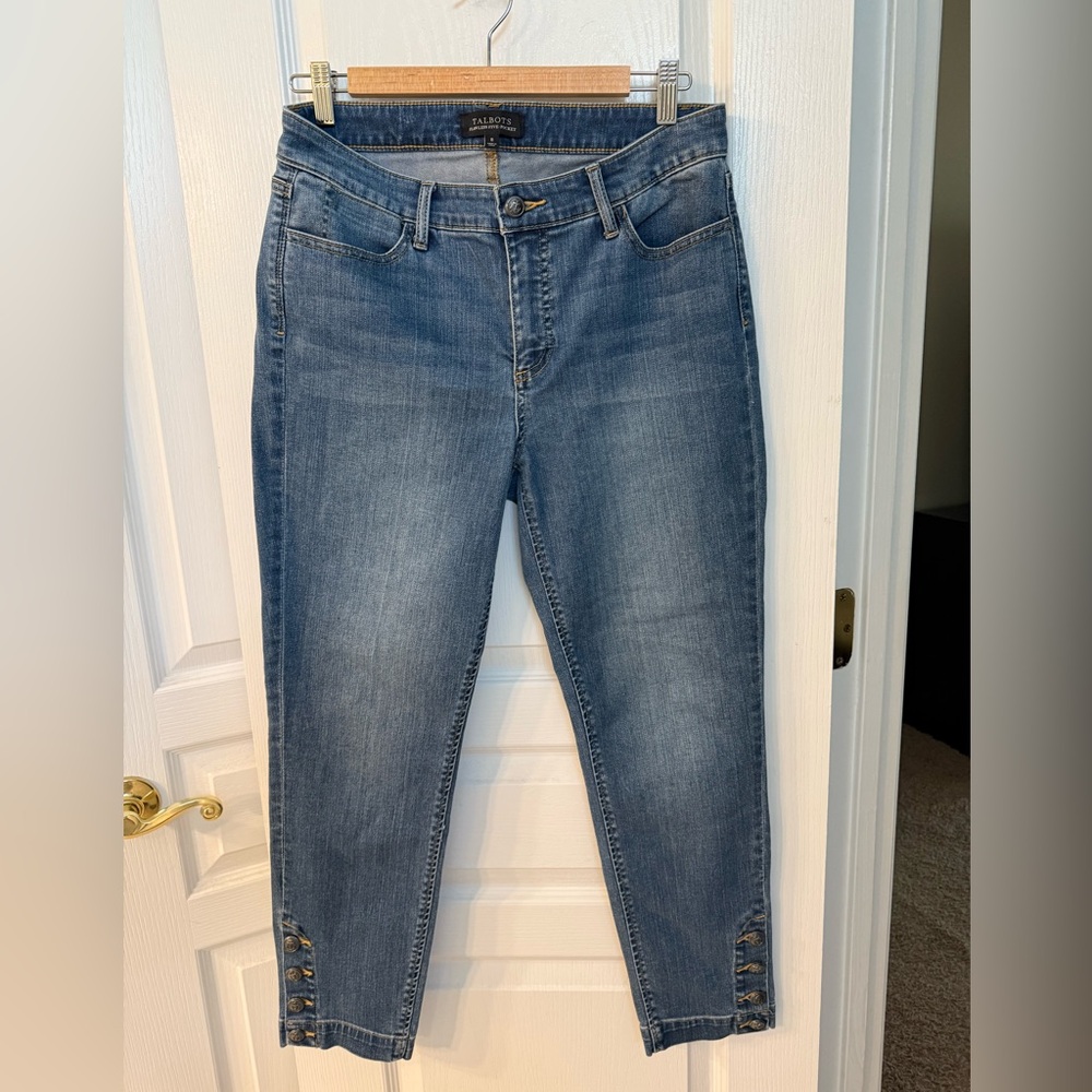 Talbots Sz 8 Jeans Flawless Five Pocket Straight Leg  Anchor buttons at ankle